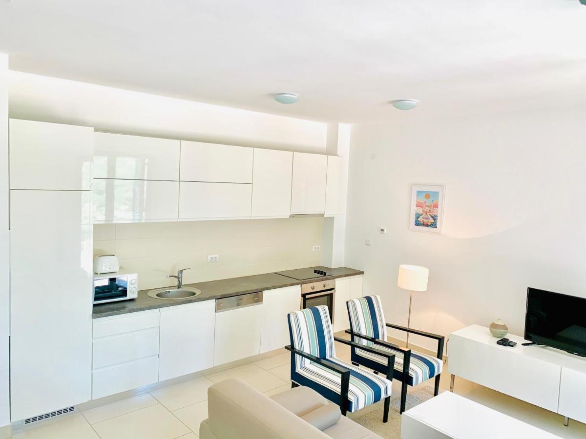 Lavender Bay C32 *