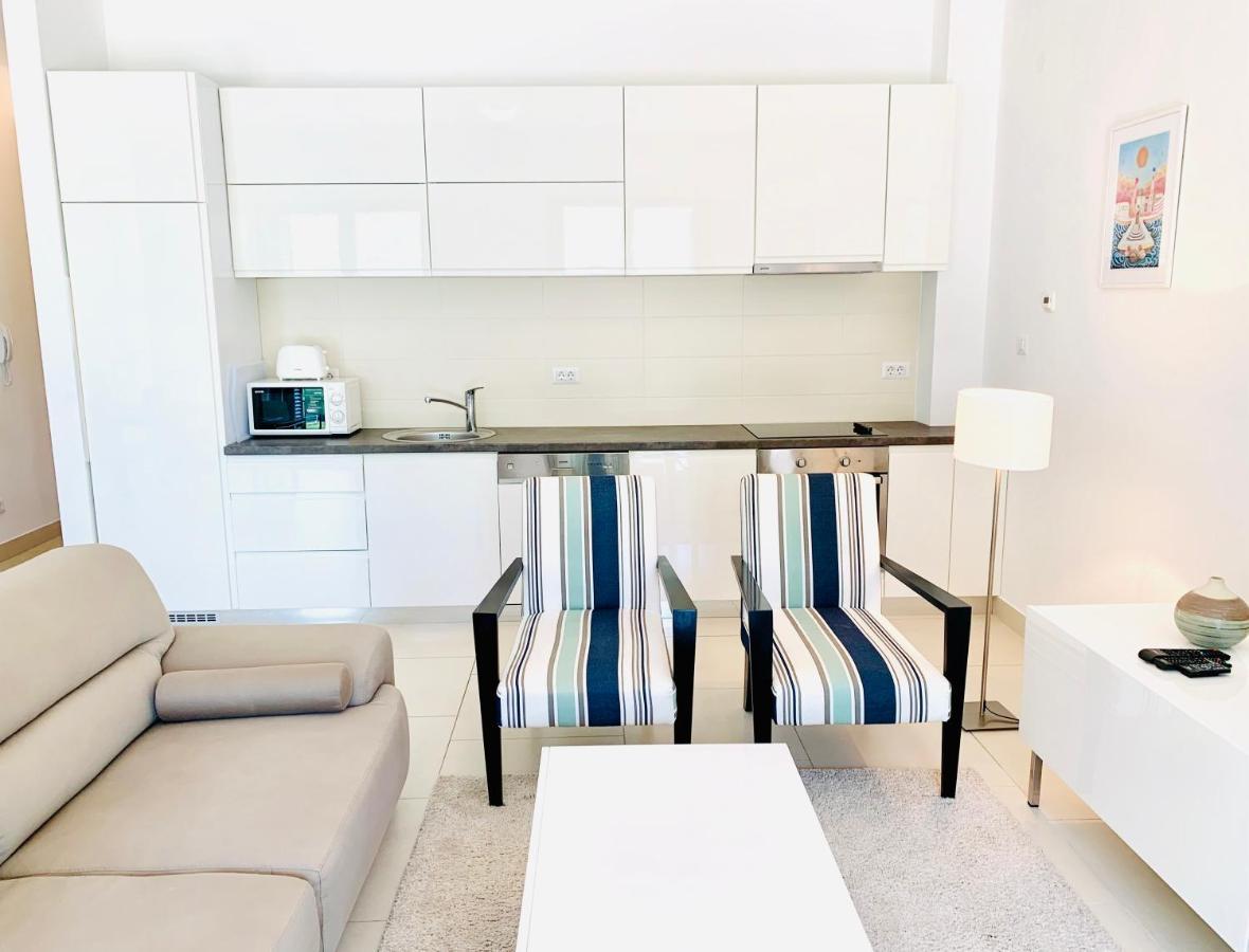 Lavender Bay C32 *